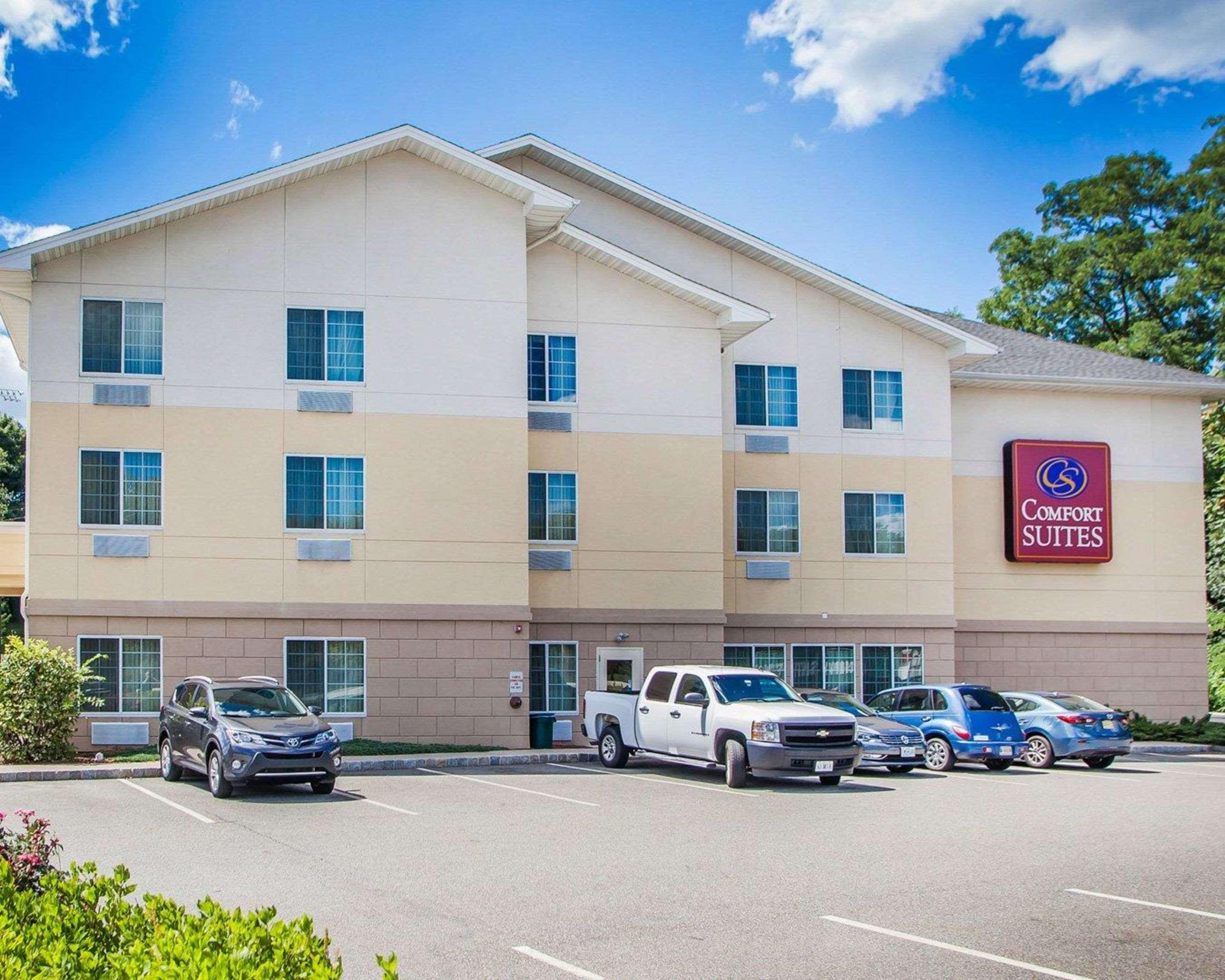 Tapa Hotel, Inn & Suites Mahwah Exterior foto